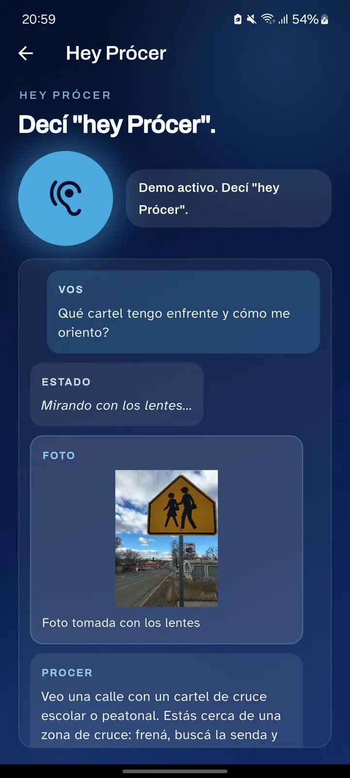 Pantalla Hey Prócer con una foto tomada por los lentes y la descripción de la escena en voz.